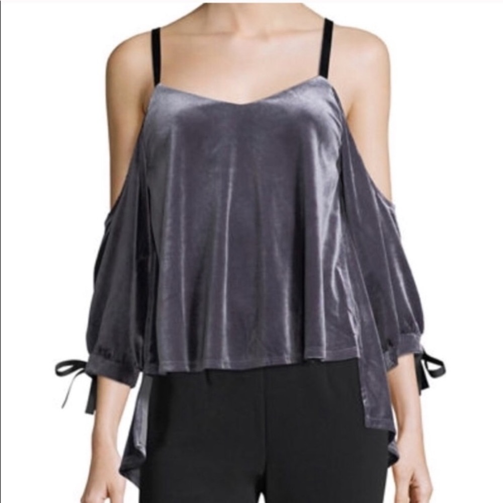 NWT Romeo + Juliet Cold Shoulder Velvet Top Sm - Picture 3 of 10
